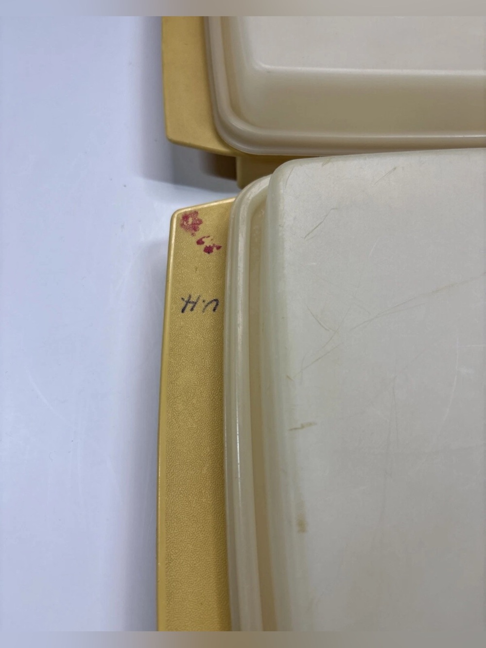 2 VTG Tupperware Deviled Egg Carriers 723-2 Beige & Cream Colors Retro Holders - Picture 3 of 3